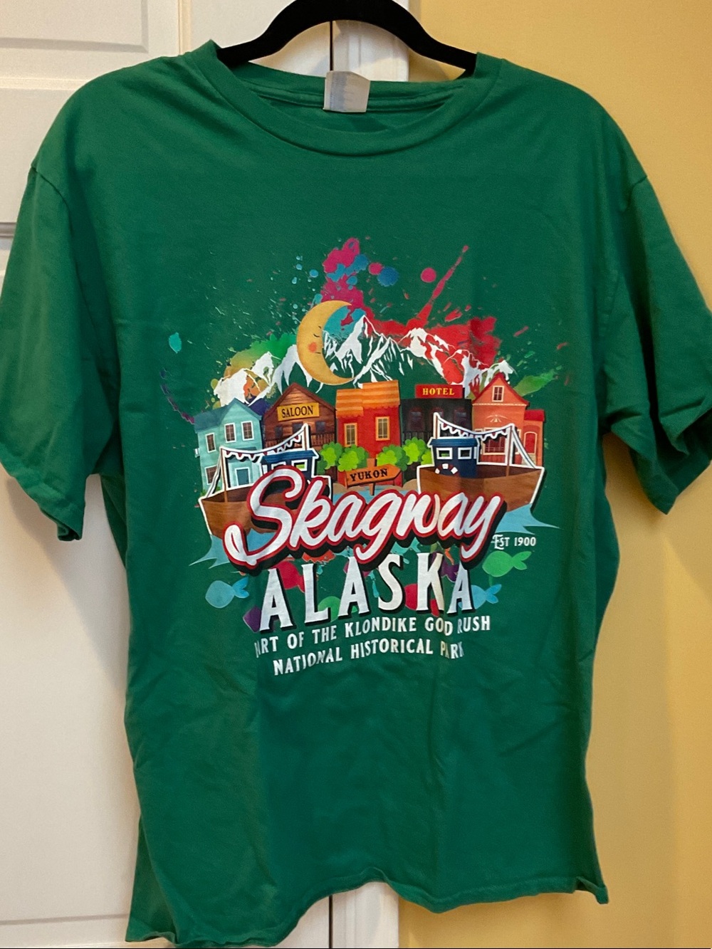 Skagway Alaska Green Graphic Tee, size large